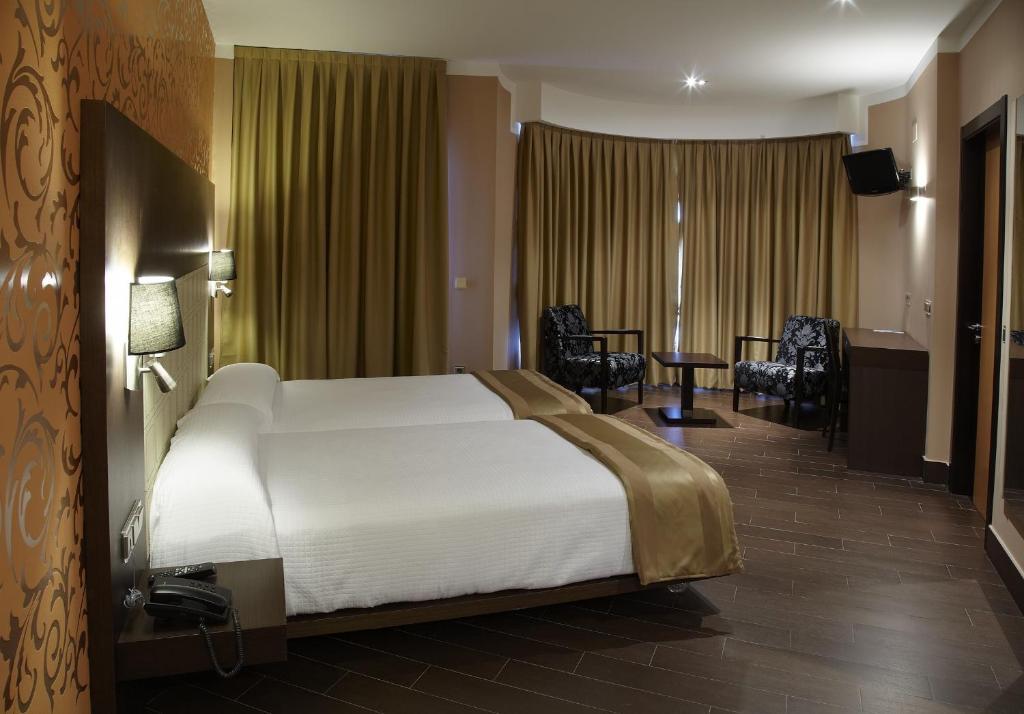 Superior Double Room with Spa Access,692819751:JPEG